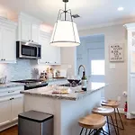 Historic Bungalow Minutes From Museum District, Downtown, Med Center