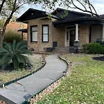 Historic Bungalow Minutes From Museum District, Downtown, Med Center
