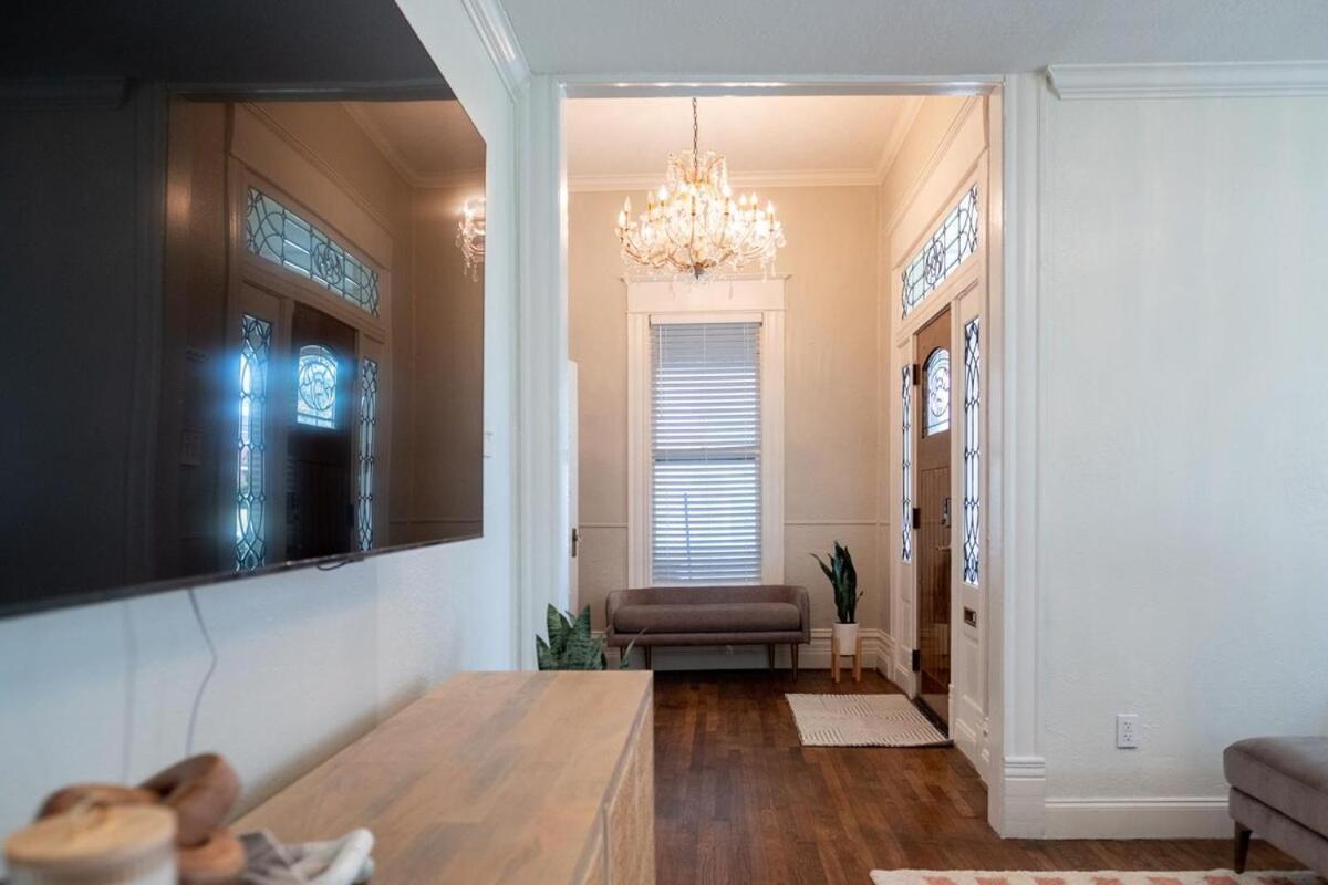 Holiday home Historic Minutes From Museum District, Downtown, Med Center *
