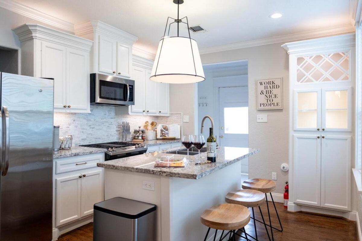 Holiday home Historic Minutes From Museum District, Downtown, Med Center Houston