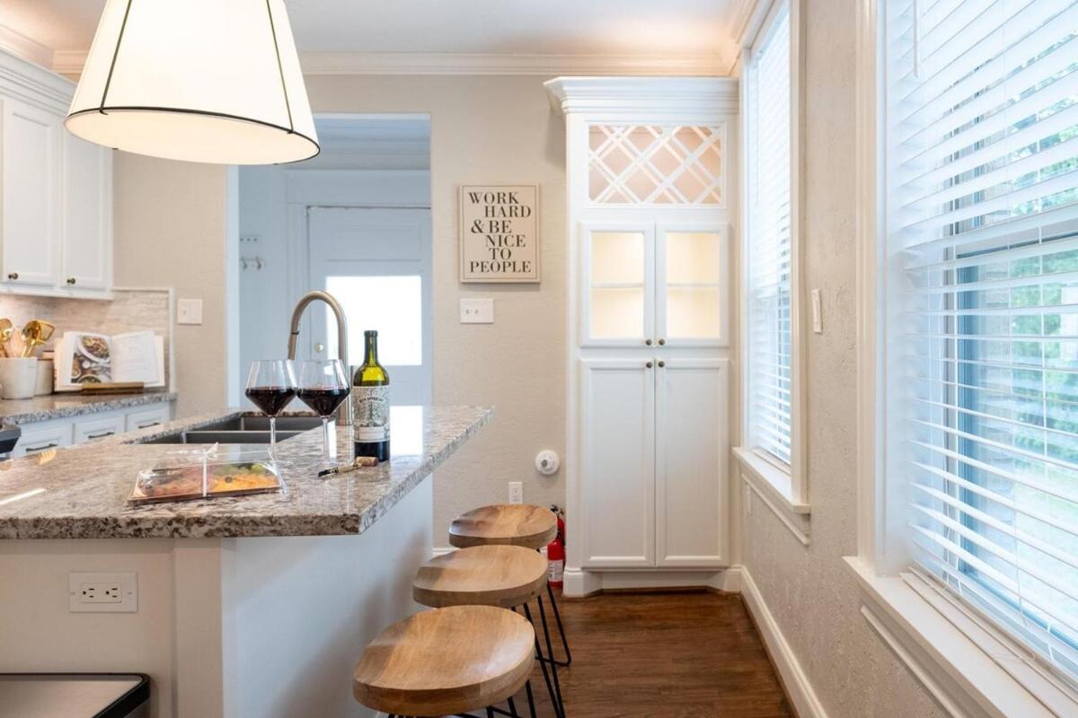 Holiday home Historic Minutes From Museum District, Downtown, Med Center *